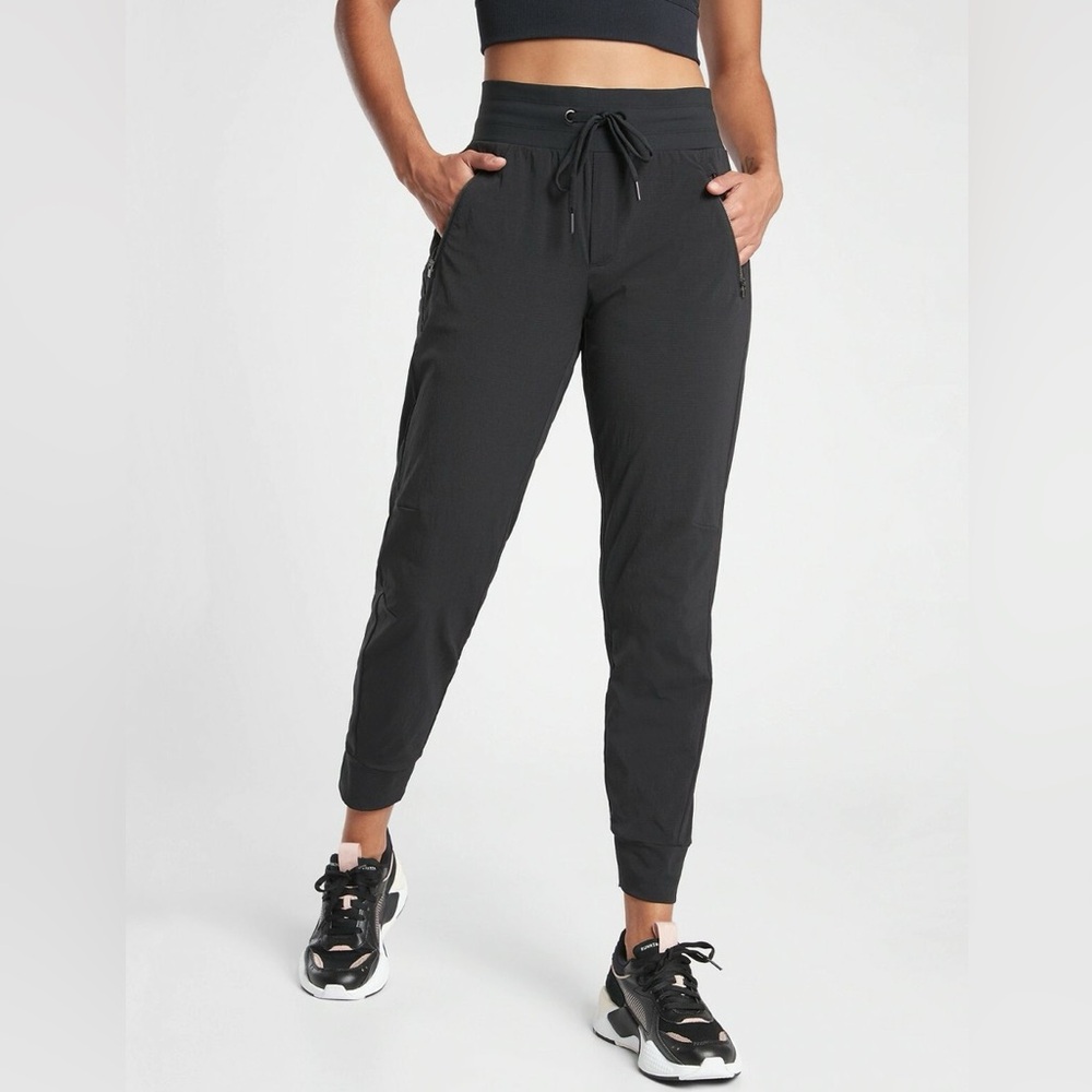 Athleta Trekkie North Jogger Pants Zipper Pockets Travel Hiking Black size 4 - Picture 1 of 7